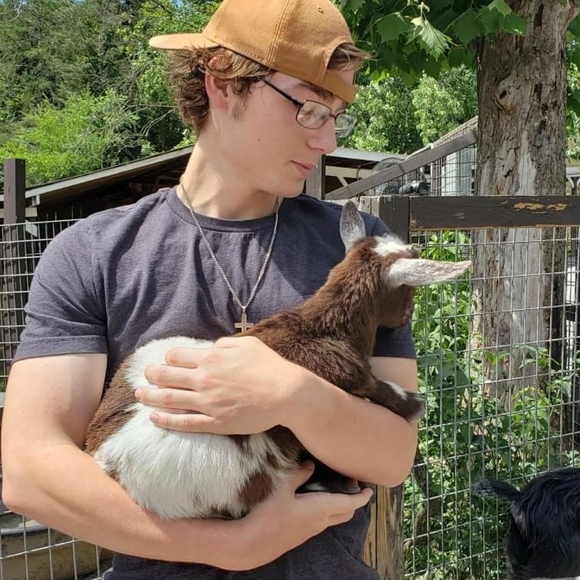 Meet your Posher, Sean - Picture 1 of 2